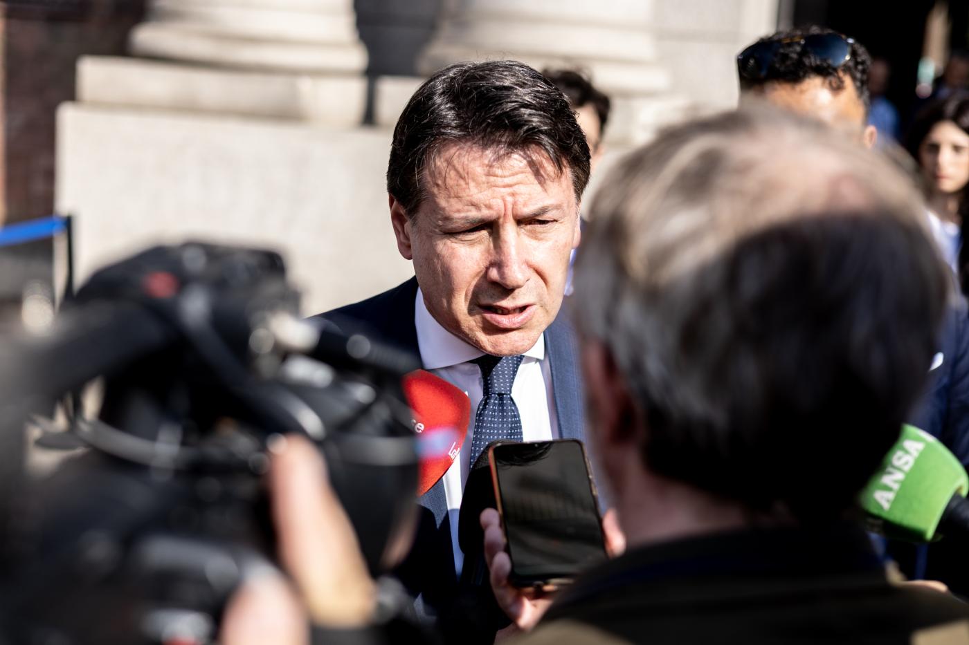 Conte attacca il governo: “Programma incendio sociale”