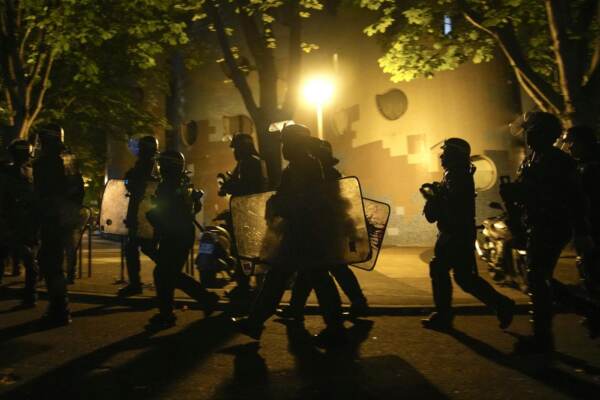 Continuano in Francia le rivlte per la morte del diciasettenne Nahel