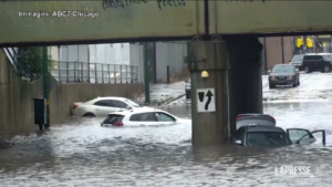 Usa, piogge torrenziali e allagamenti a Chicago