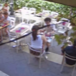 Cagliari, furgone travolge tavolini e persone: il momento dell’impatto