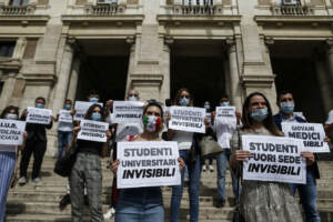 Roma, manifestazione studentesca davanti al Miur