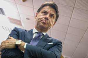 Salario minimo, Conte: “Il governo programma incendio sociale”