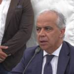 Migranti, Piantedosi a Lampedusa: “Non esistono soluzioni miracolose”