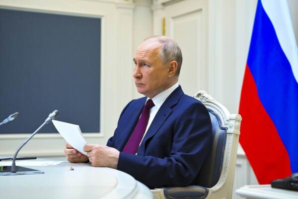 Russia, Putin: “Guerra ibrida contro di noi, popolo unito più che mai”