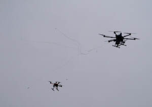 Ucraina, droni su Mosca: Putin denuncia ‘guerra ibrida’