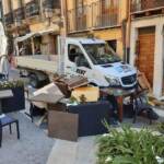 Furgone su folla a Cagliari, indagini su freno a mano e fioriere