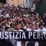 Napoli, fiaccolata per tirocinante morto su auto esplosa