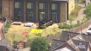 Gb, auto contro scuola a Wimbledon: morta una bambina