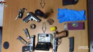Bari, traffico droga e armi: eseguiti 22 arresti