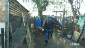 Sudafrica, 16 morti per fuga di gas in baraccopoli