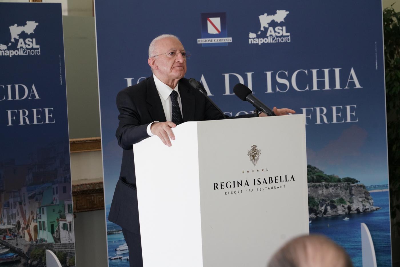 Rai, De Luca show su Berlinguer e Corona: “Dolore non vederli più”
