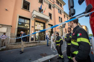 Incendio nella residenza per anziani Casa per Coniuigi di via dei cinquecento, 6 morti
