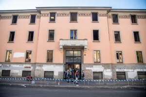 Incendio nella residenza per anziani Casa per Coniuigi di via dei cinquecento, 6 morti