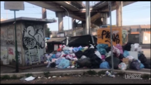 L’inferno di Roma invasa dalla spazzatura