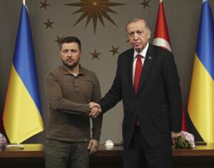 Ucraina, Erdogan:  “Si torni a negoziare, Kiev merita di entrare in Nato”