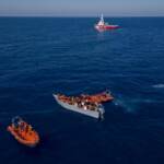 Migranti, Ocean Viking soccorre 68 persone nel Canale di Sicilia