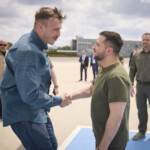 Ucraina, Zelensky per i 500 giorni di guerra: “Orgoglioso nostri eroi”