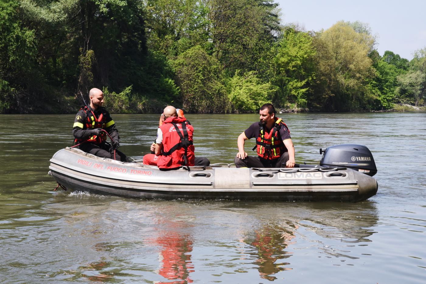 Modena, 42enne si immerge e annega nel Panaro: trovato il cadavere Modena, 42enne si immerge e annega nel Panaro: trovato il cadavere