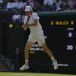 Wimbledon, Sinner ai quarti: Galan ko in tre set