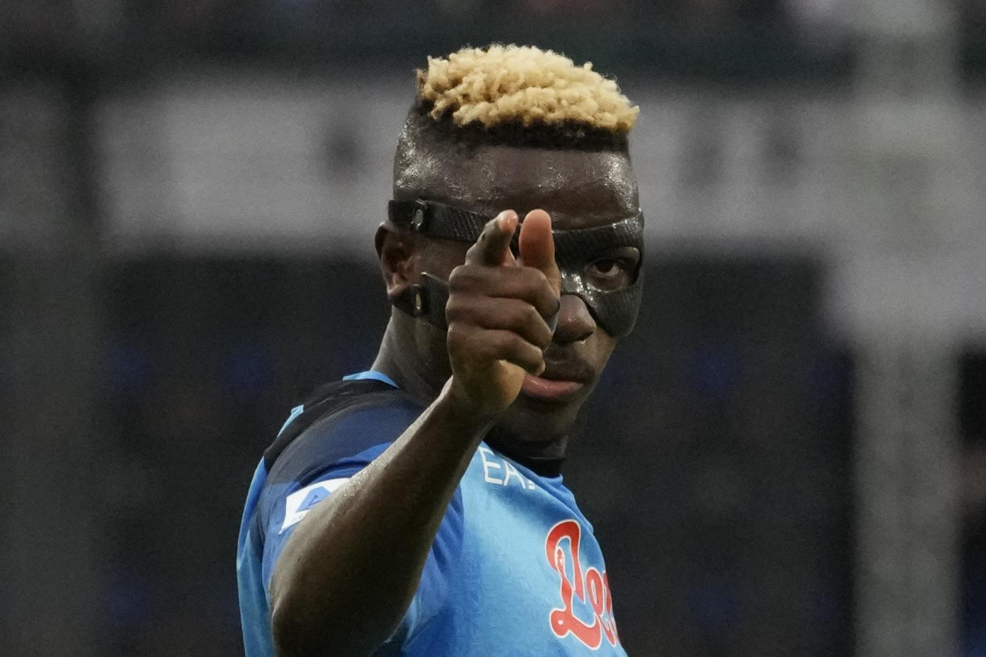 Napoli, De Laurentiis: “Osimhen via solo per offerta indecente”