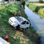 Vicenza, auto in fiume dopo uno scontro: ferita una donna