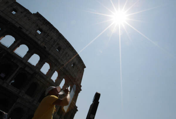 Allarme caldo, bollino rosso a Roma e domani in altre 7 città
