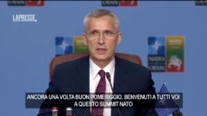 Nato, Stoltenberg apre i lavori a Vilnius: “Più forti e vicini a Kiev”