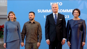 Vilnius, Zelensky arriva alla cena dei leader Nato