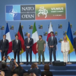 Nato, Zelensky posa per una foto con i leader del G7