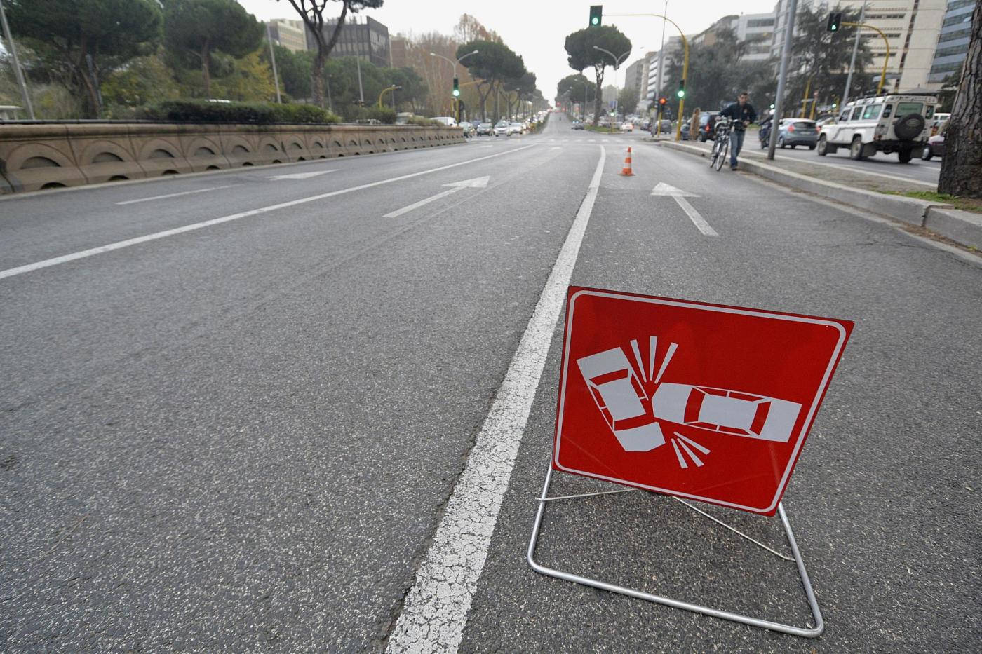 Roma, scontro auto-moto sulla Prenestina: morto 37enne