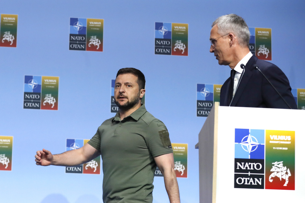 Nato, Stoltenberg a Zelensky: “Ucraina mai così vicina ad alleanza”