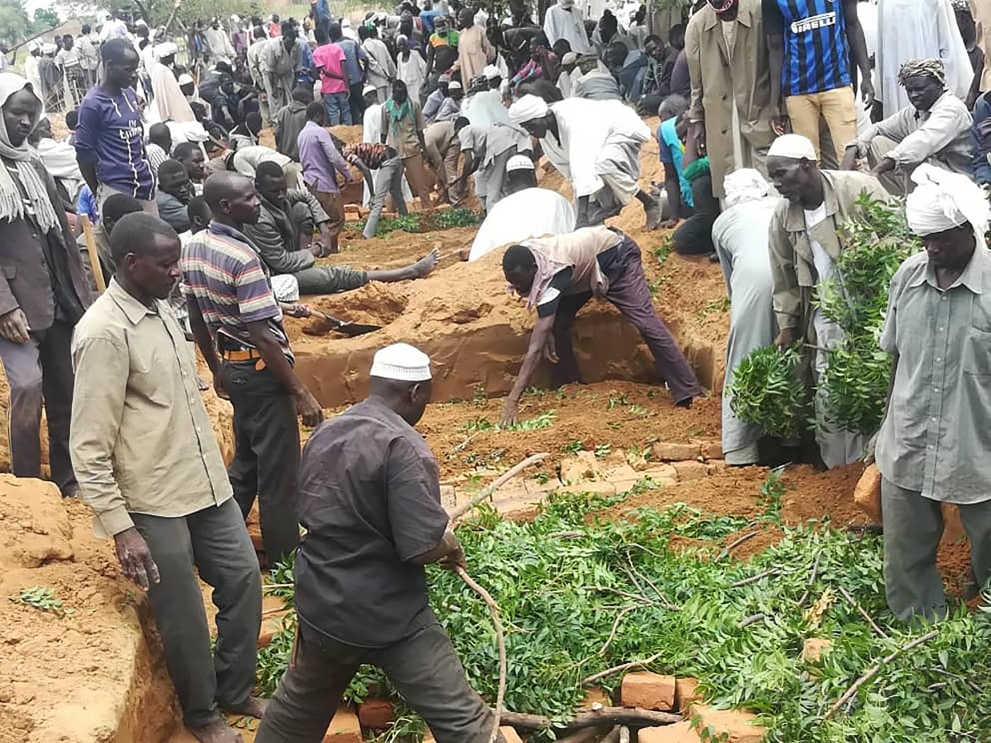 Sudan, la denuncia dell’Onu: “Trovata fossa comune con 87 corpi”