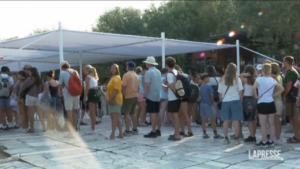 Grecia, all’Acropoli lunghe code di turisti nonostante il grande caldo