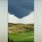 Usa, tornado prende forma in cielo vicino a Chicago