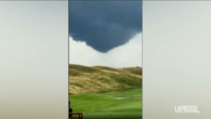 Usa, tornado prende forma in cielo vicino a Chicago
