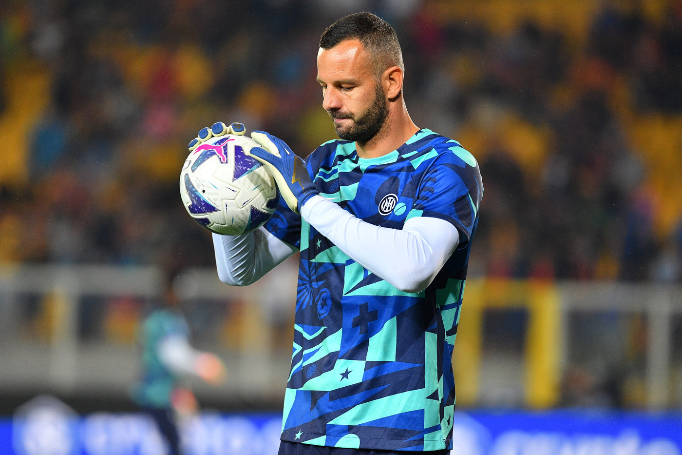 Handanovic, addio all’Inter: “Amareggiato e triste, giocherò ancora” Handanovic, addio all’Inter: “Amareggiato e triste, giocherò ancora”