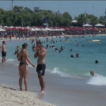 Grecia, spiagge affollate per combattere il grande caldo