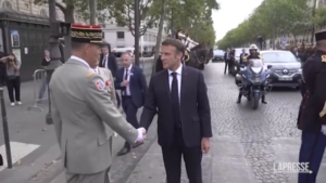 Parigi, Macron arriva alla parata del 14 luglio