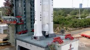 Spazio, India lancia navicella per missione lunare