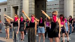 La Russa jr, flash mob di Non Una di Meno a Milano