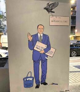 Milano, vandalizzato murale che ritrae Berlusconi