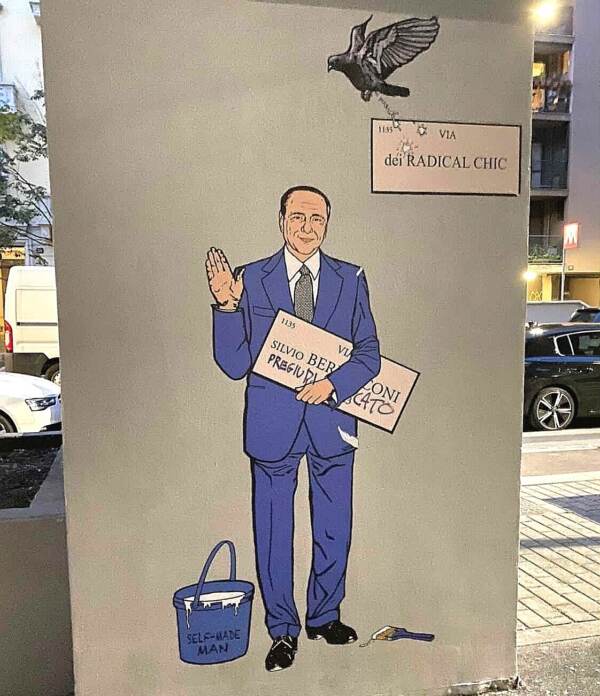 Milano, vandalizzato murale che ritrae Berlusconi