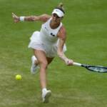 Tennis, Vondrousova vince Wimbledon: Jabeur sconfitta 6-4 6-4