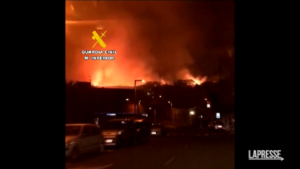 Spagna, incendio nell’isola La Palma: 500 evacuati, in fiamme 140 ettari