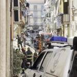 Torre del Greco, 3 estratti vivi da macerie palazzina crollata