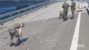 Ucraina, attacco ponte Crimea: le immagini dei danni