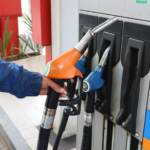 Benzina, non si arresta la corsa dei prezzi: self service a 2 euro litro