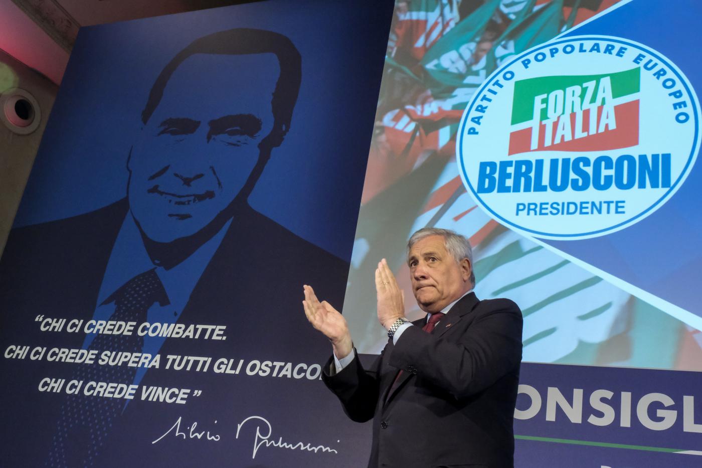 Forza Italia, Tajani: “Mi candiderò a presidenza per onorare Berlusconi” Forza Italia, Tajani: “Mi candiderò a presidenza per onorare Berlusconi”