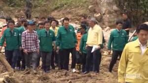 Corea del Sud, il presidente Yoon visita le zone colpite dalle frane