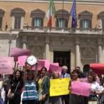 Flash Mob delle donne a Montecitorio contro le sentenze sessiste